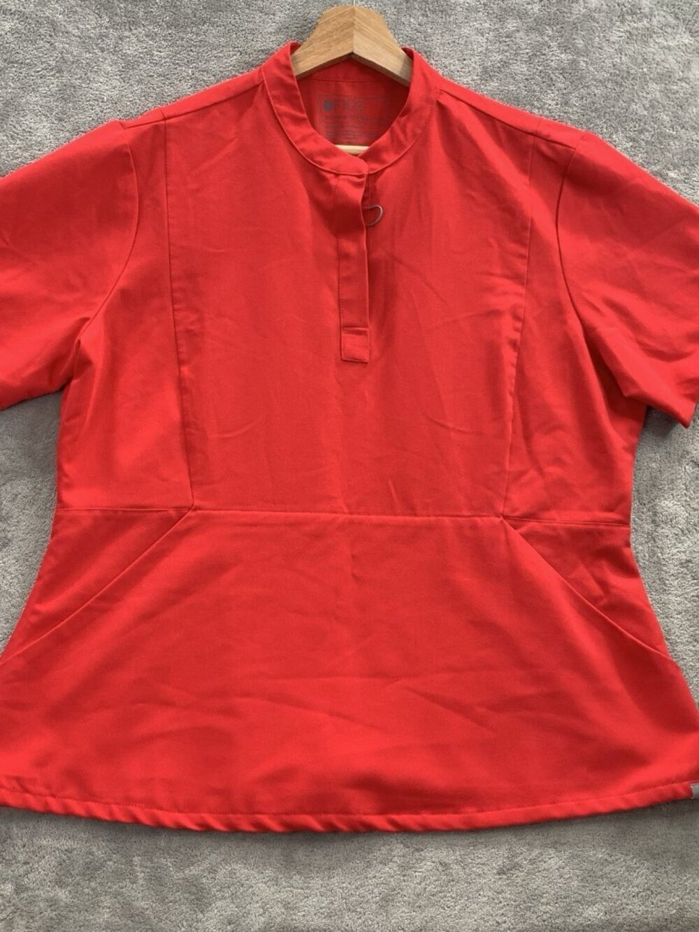 FIGS Scrub Top Women's XL Insiza Slim Mandarin Collar Pop Red Two Pocket Medical